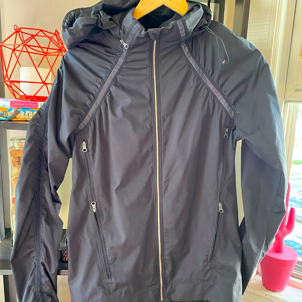 Like New Lululemon Windbreaker/Rain Jacket/Running Jacket
